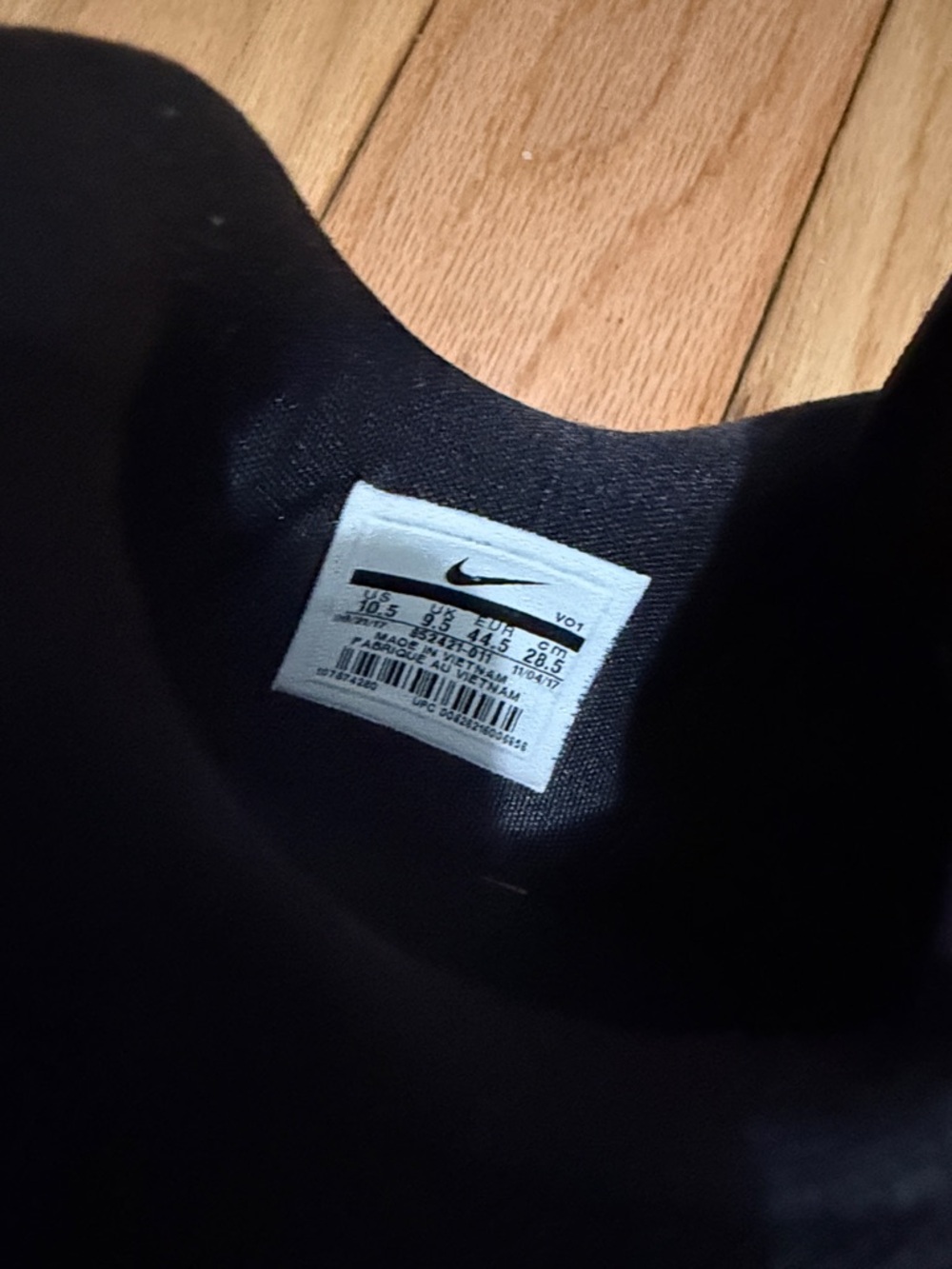 Nike Black and Gum-Soled zoom size 10.5 - Picture 2 of 5
